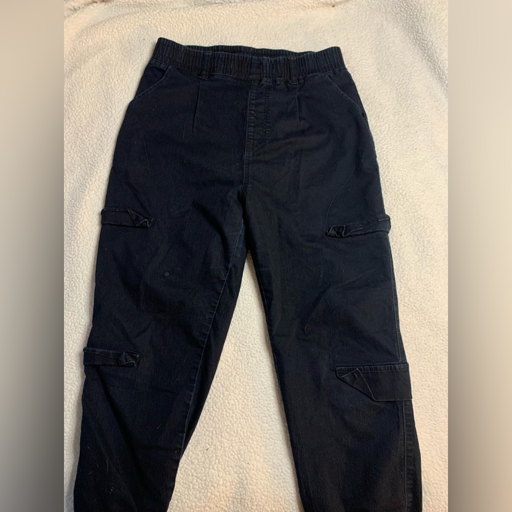 Black cargo pants big and comfy with lots of pockets size 13/31